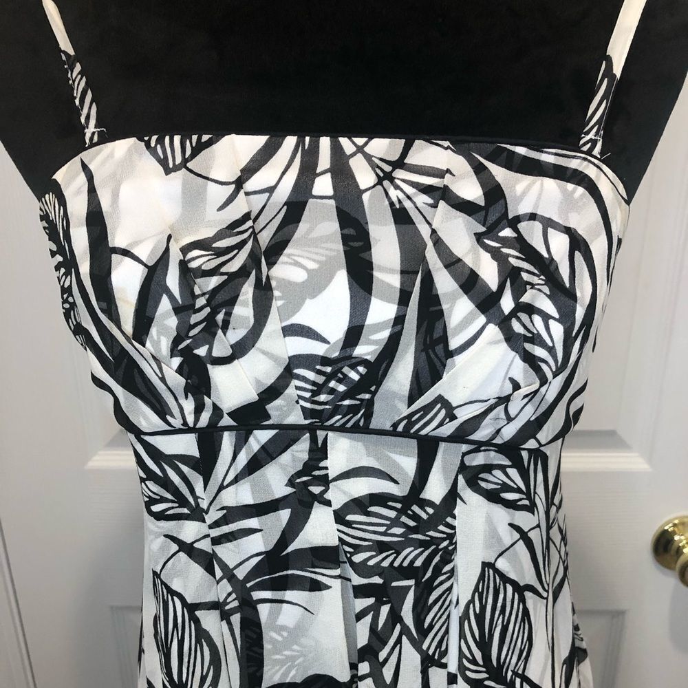 White House Black Market black white mini dress. - Picture 2 of 12